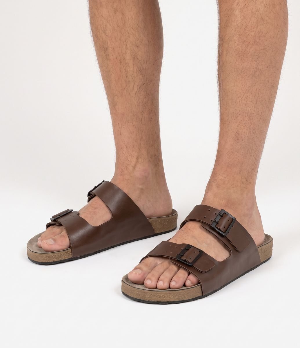 Sandália slide masculina Viko com tiras e fivelas por R$ 95,90 na Renner